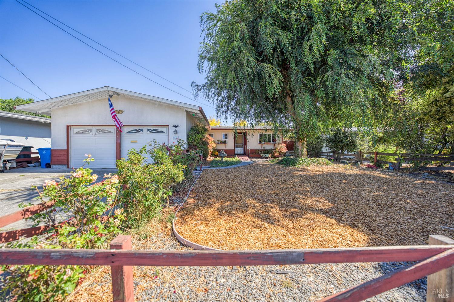 Detail Gallery Image 4 of 48 For 55 Burlington Dr, Petaluma,  CA 94952 - 3 Beds | 2 Baths