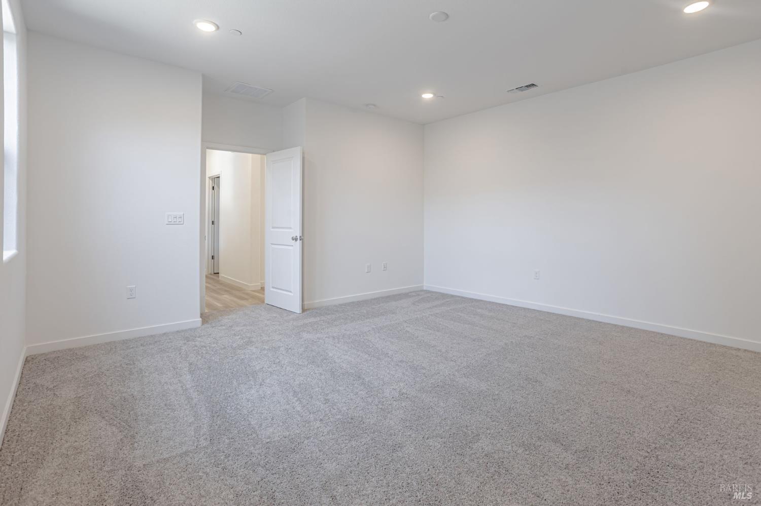 Detail Gallery Image 6 of 12 For 9033 Camino Colegio Rd, Rohnert Park,  CA 94928 - 4 Beds | 3/1 Baths