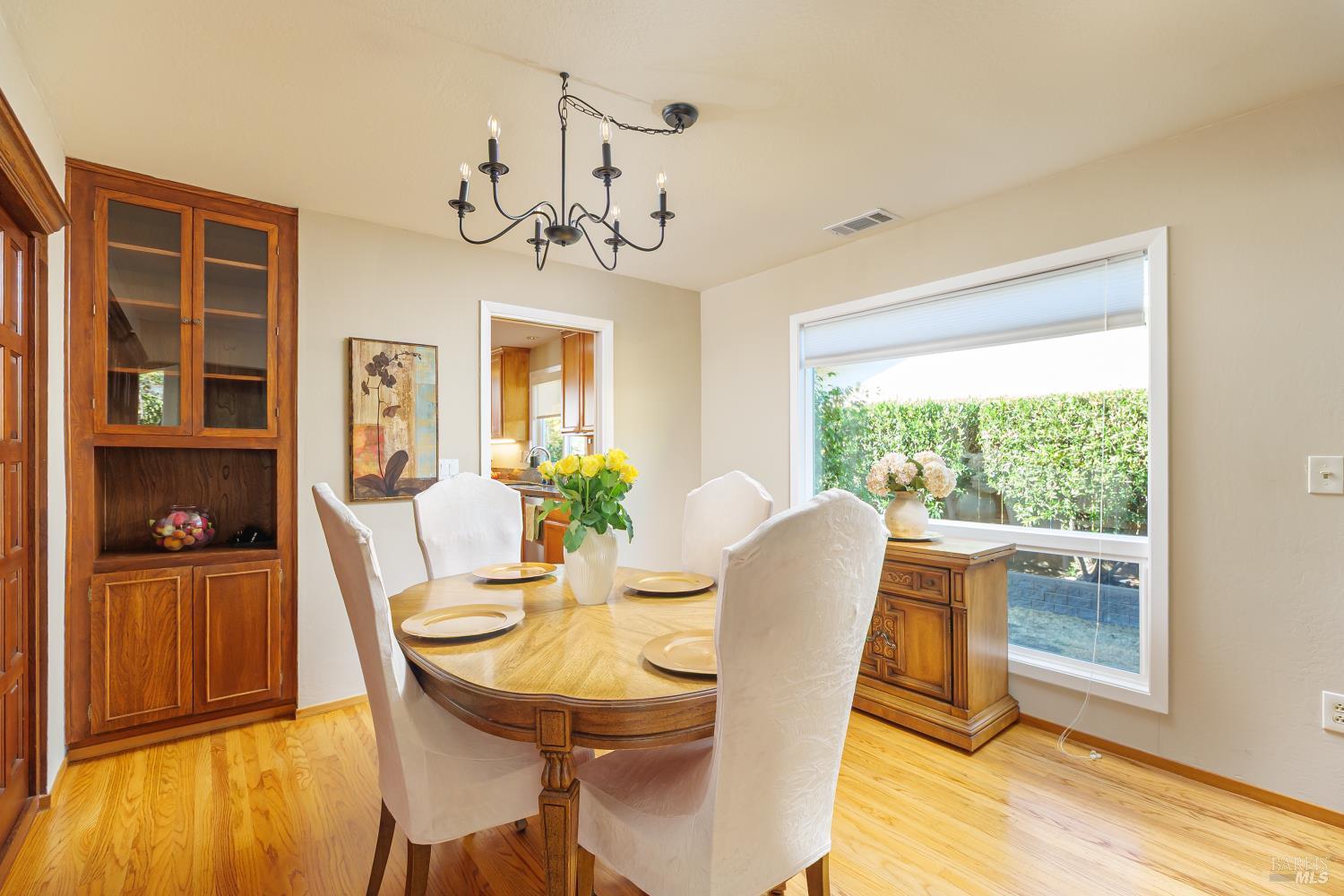Detail Gallery Image 11 of 30 For 92 Upper Oak Dr, San Rafael,  CA 94903 - 4 Beds | 2 Baths