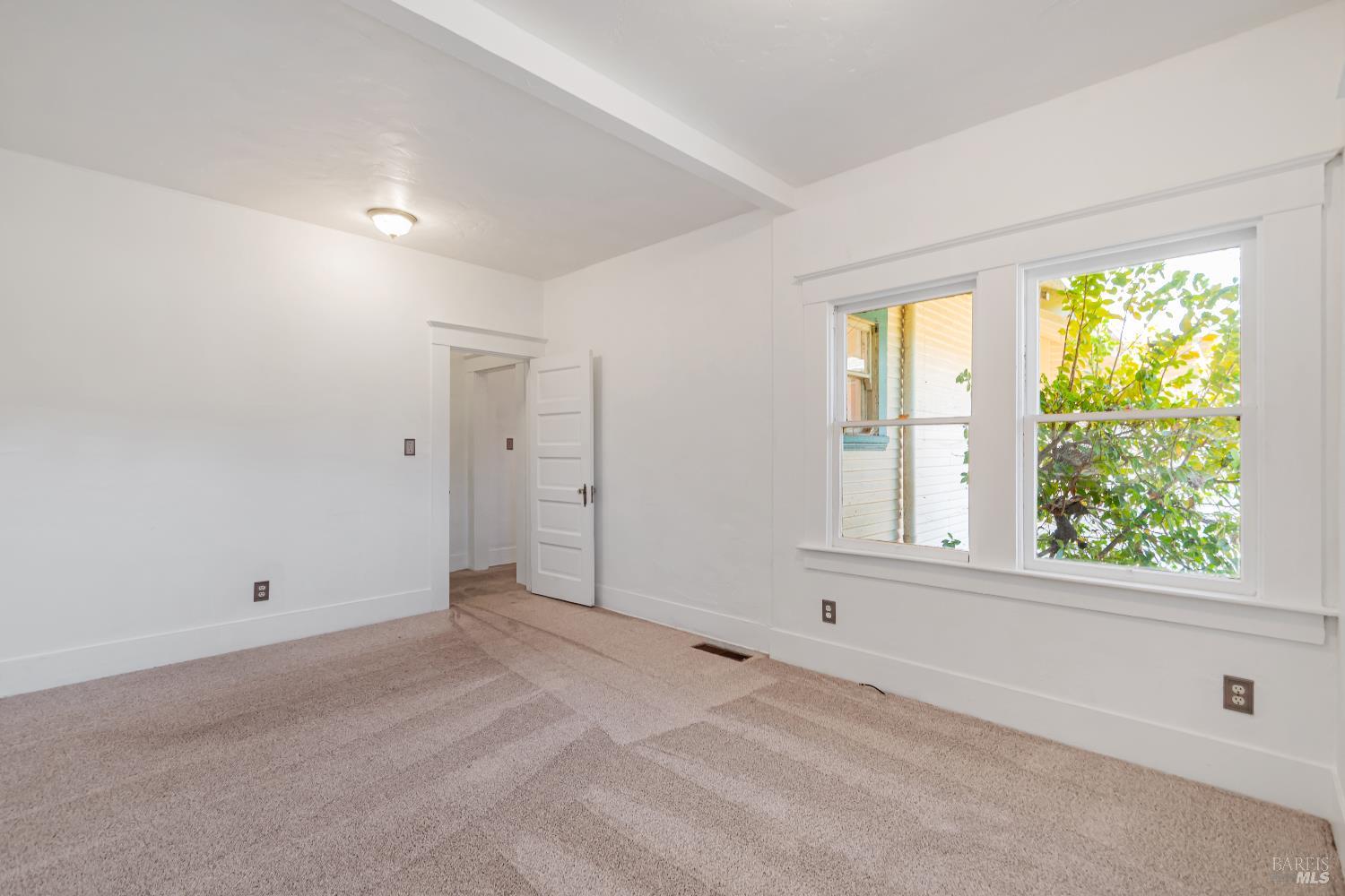 Detail Gallery Image 6 of 13 For 614 Live Oak Ave, Sebastopol,  CA 95472 - 3 Beds | 2 Baths