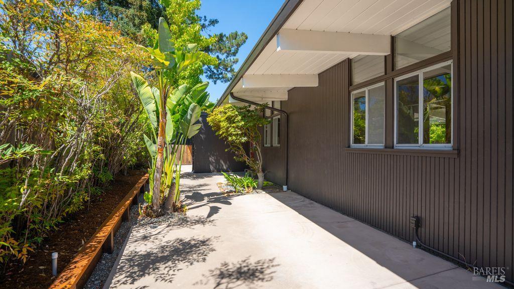 Detail Gallery Image 3 of 24 For 734 Del Ganado Rd, San Rafael,  CA 94903 - 3 Beds | 2 Baths