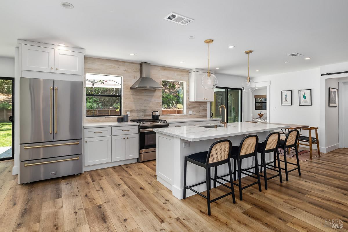 Detail Gallery Image 9 of 40 For 1182 Simmons Ln, Novato,  CA 94945 - 3 Beds | 3 Baths