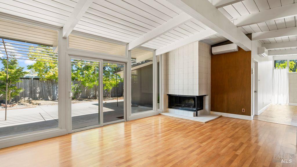 Detail Gallery Image 5 of 24 For 734 Del Ganado Rd, San Rafael,  CA 94903 - 3 Beds | 2 Baths