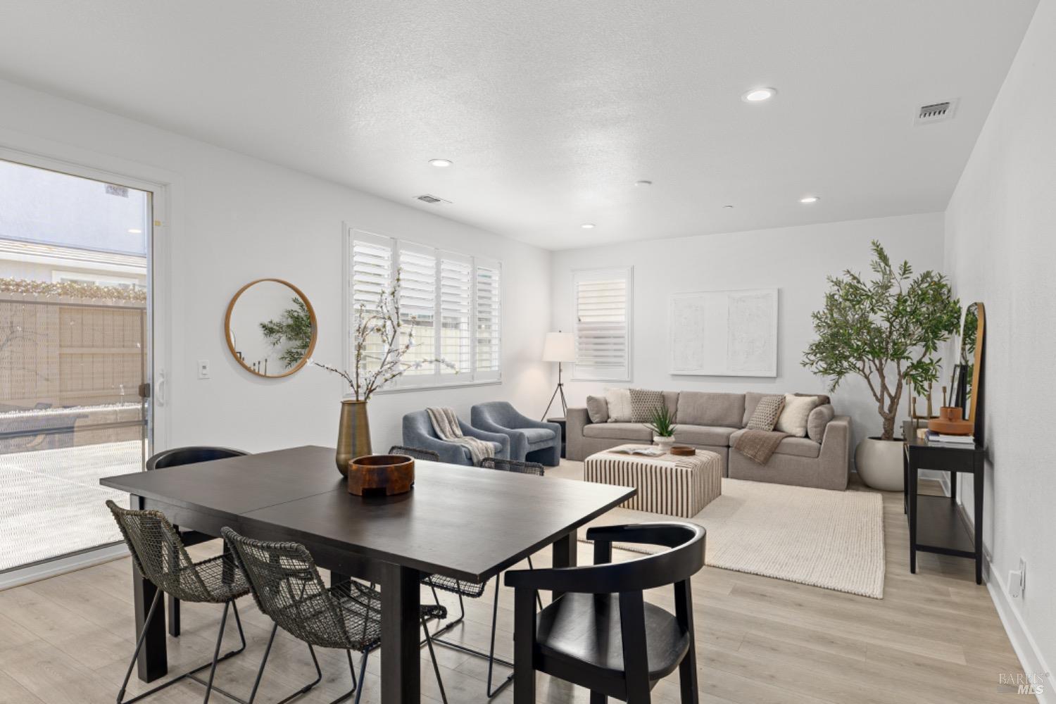 Detail Gallery Image 14 of 37 For 864 Cosmos Dr, Vacaville,  CA 95687 - 4 Beds | 3 Baths