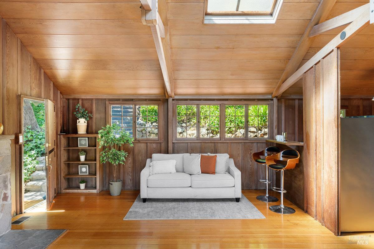 Detail Gallery Image 9 of 47 For 122 Circle Ave, Mill Valley,  CA 94941 - 2 Beds | 2 Baths