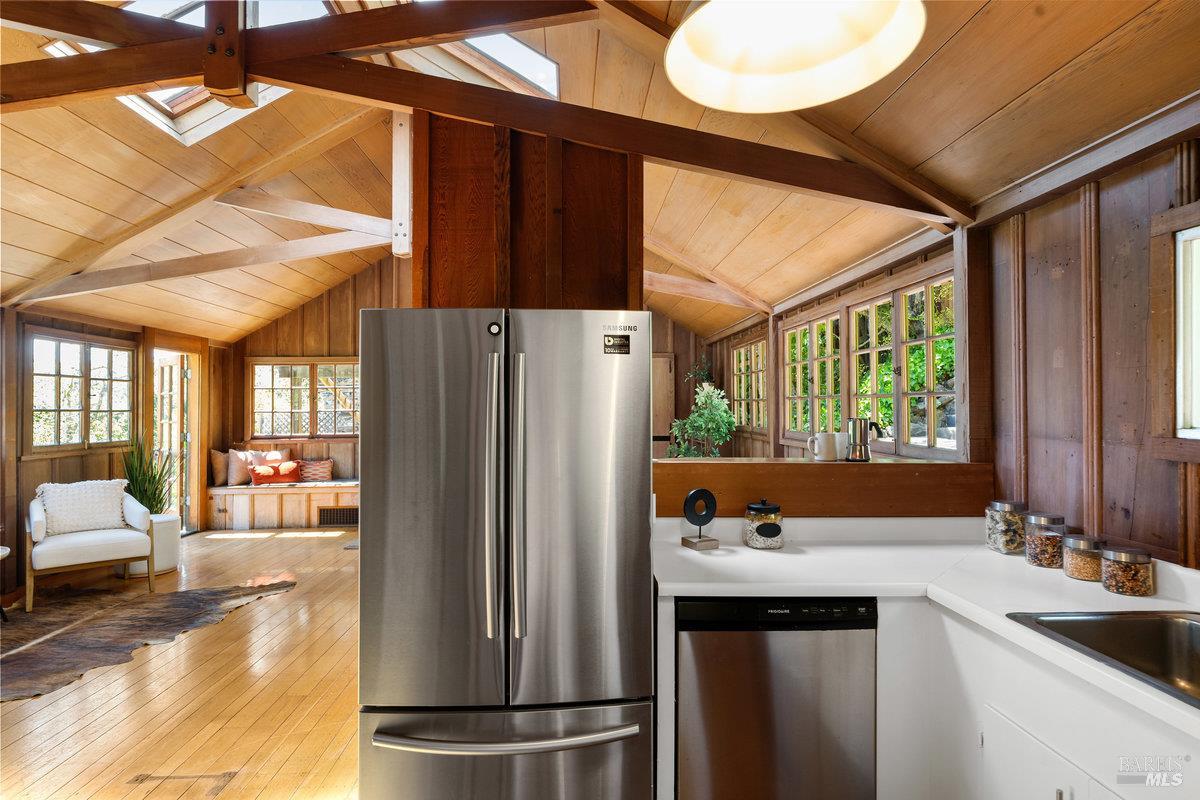 Detail Gallery Image 12 of 47 For 122 Circle Ave, Mill Valley,  CA 94941 - 2 Beds | 2 Baths