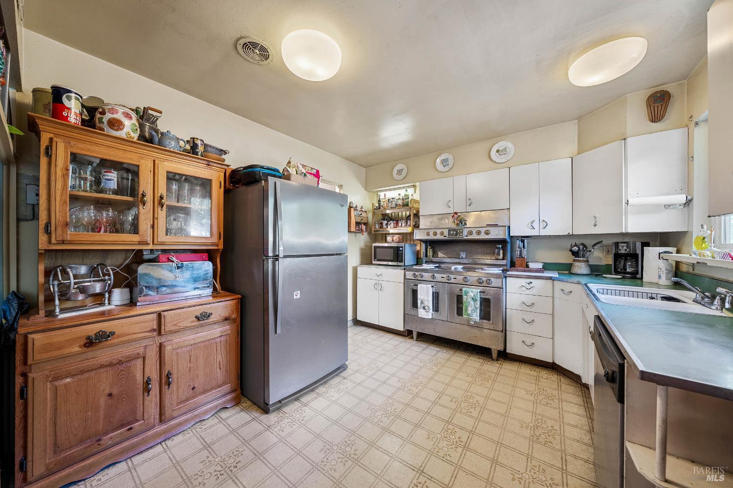 Detail Gallery Image 20 of 48 For 55 Burlington Dr, Petaluma,  CA 94952 - 3 Beds | 2 Baths