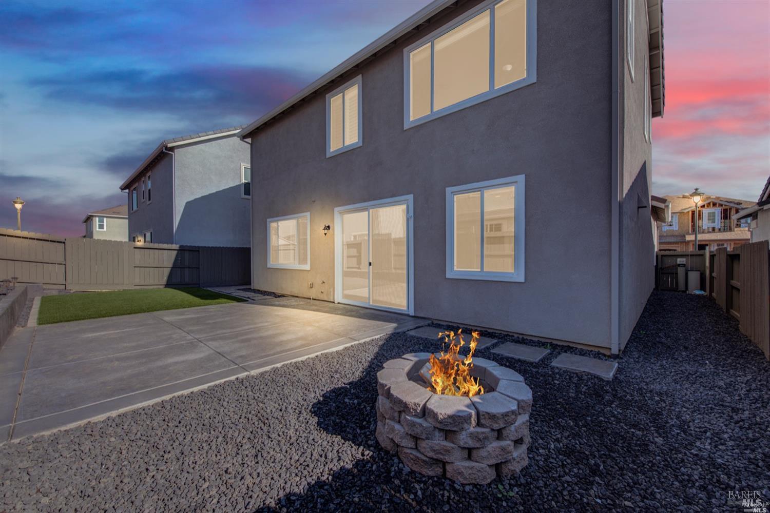 Detail Gallery Image 33 of 37 For 864 Cosmos Dr, Vacaville,  CA 95687 - 4 Beds | 3 Baths
