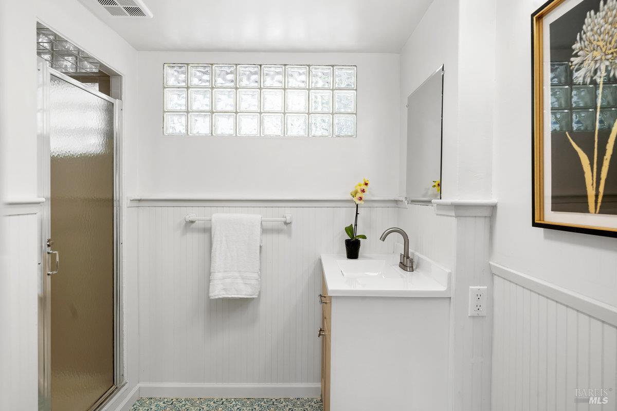 Detail Gallery Image 28 of 47 For 122 Circle Ave, Mill Valley,  CA 94941 - 2 Beds | 2 Baths