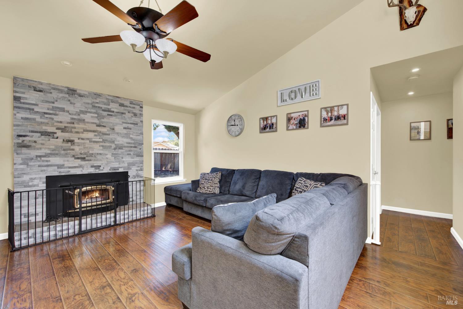 Detail Gallery Image 17 of 73 For 680 Silver Lake Dr, Fairfield,  CA 94534 - 3 Beds | 2 Baths