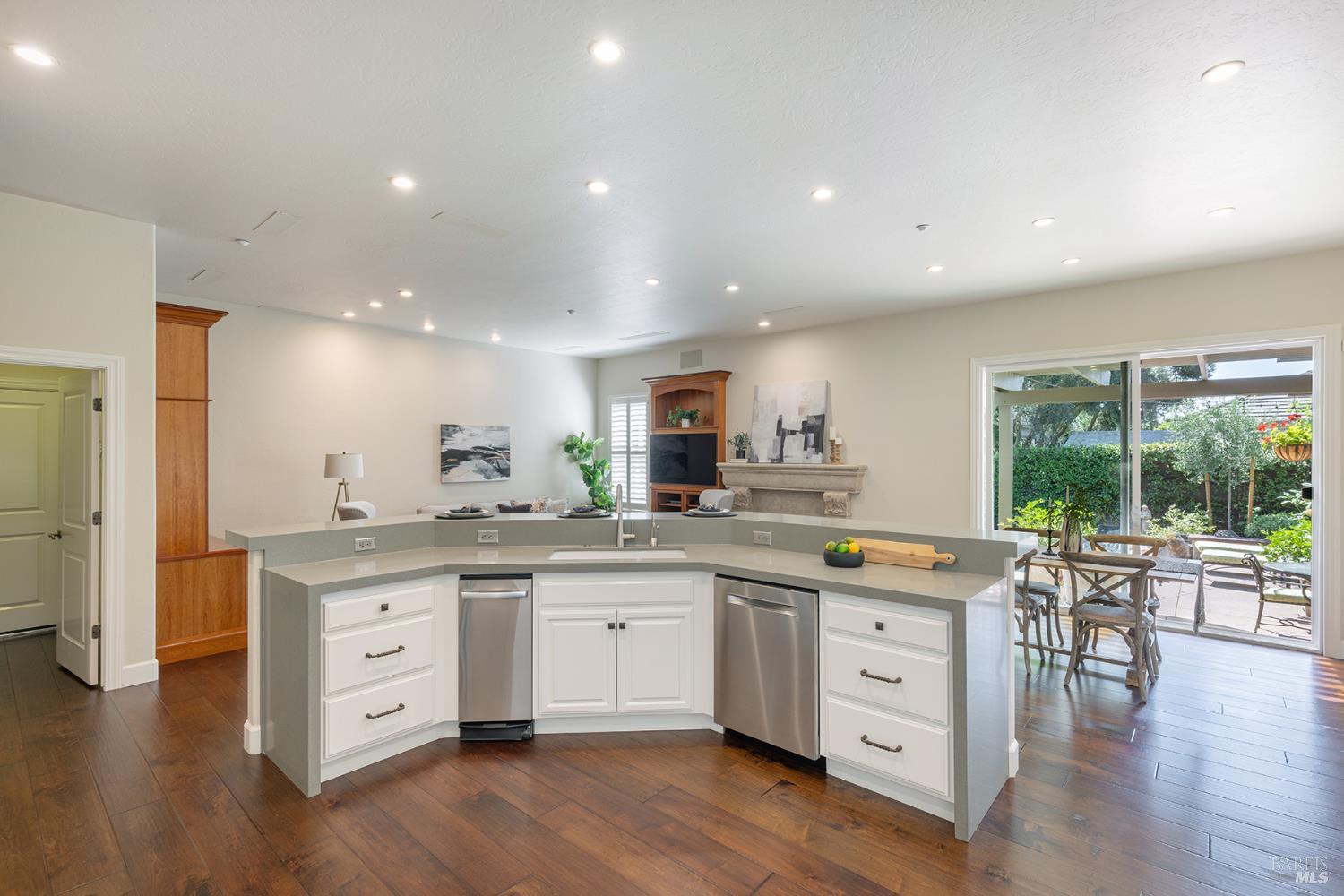 Detail Gallery Image 9 of 36 For 107 Autumn Run Way, Napa,  CA 94558 - 4 Beds | 2/1 Baths
