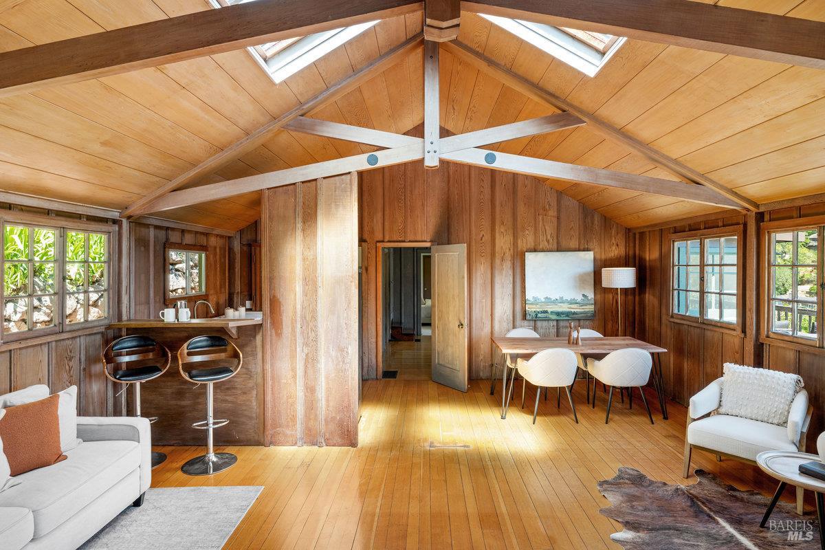 Detail Gallery Image 5 of 47 For 122 Circle Ave, Mill Valley,  CA 94941 - 2 Beds | 2 Baths