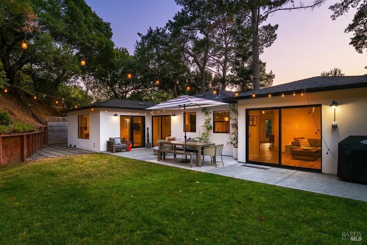 Detail Gallery Image 33 of 40 For 1182 Simmons Ln, Novato,  CA 94945 - 3 Beds | 3 Baths