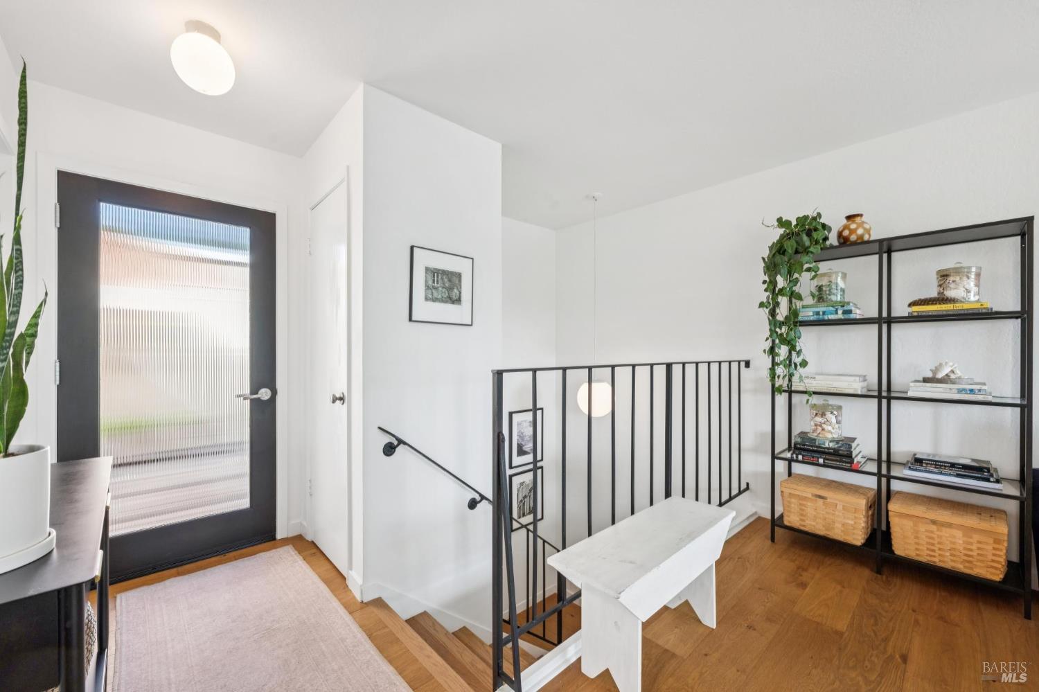 Detail Gallery Image 13 of 21 For 7 Emerson Dr, Mill Valley,  CA 94941 - 2 Beds | 1/1 Baths