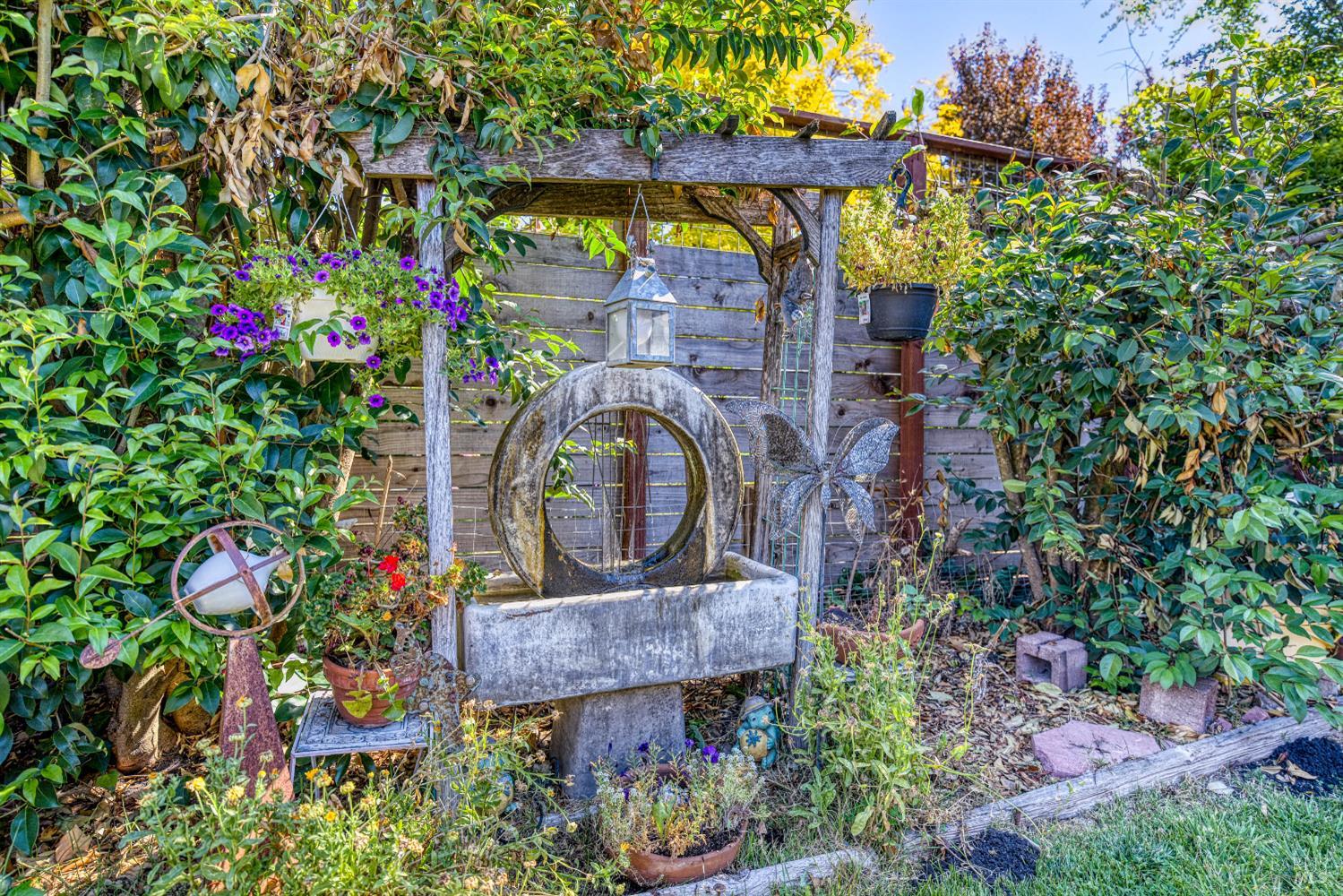 Detail Gallery Image 37 of 48 For 55 Burlington Dr, Petaluma,  CA 94952 - 3 Beds | 2 Baths