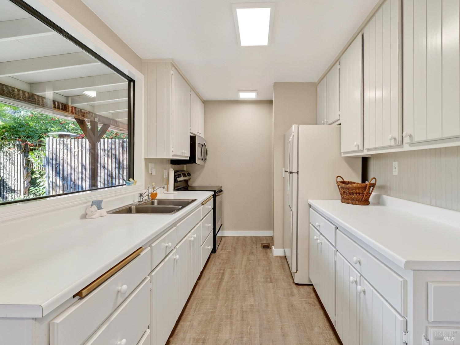 Detail Gallery Image 13 of 47 For 9918 Old Orchard Ln, Upper Lake,  CA 95485 - 2 Beds | 1 Baths