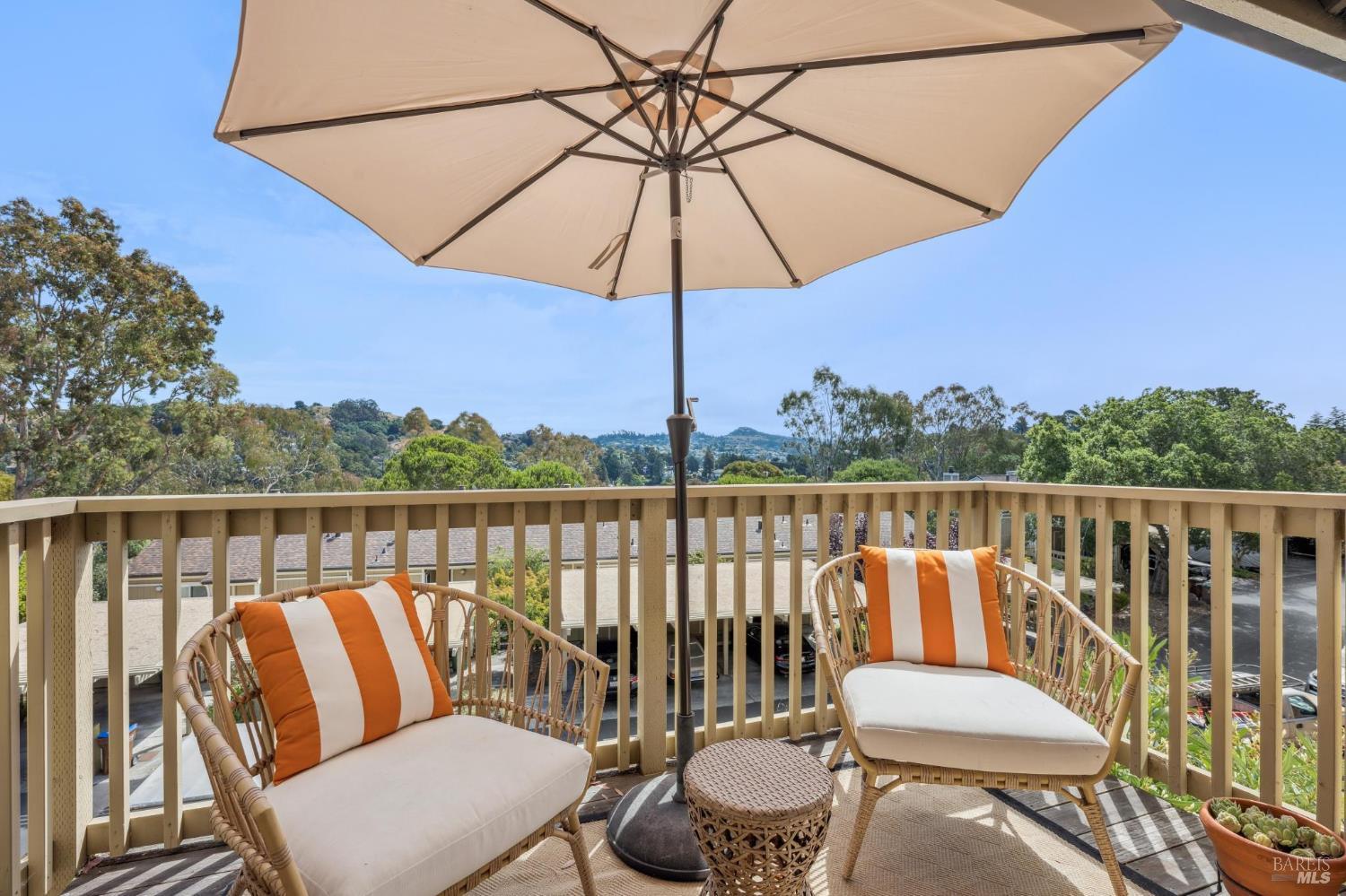 Detail Gallery Image 10 of 21 For 7 Emerson Dr, Mill Valley,  CA 94941 - 2 Beds | 1/1 Baths