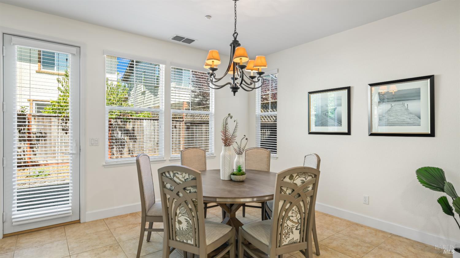 Detail Gallery Image 13 of 53 For 1807 Sage Way, Petaluma,  CA 94954 - 3 Beds | 2/1 Baths
