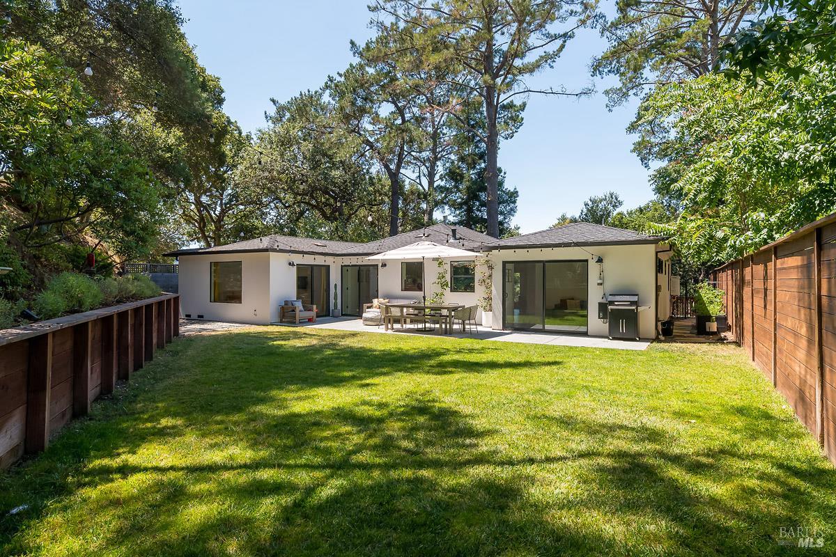 Detail Gallery Image 22 of 40 For 1182 Simmons Ln, Novato,  CA 94945 - 3 Beds | 3 Baths