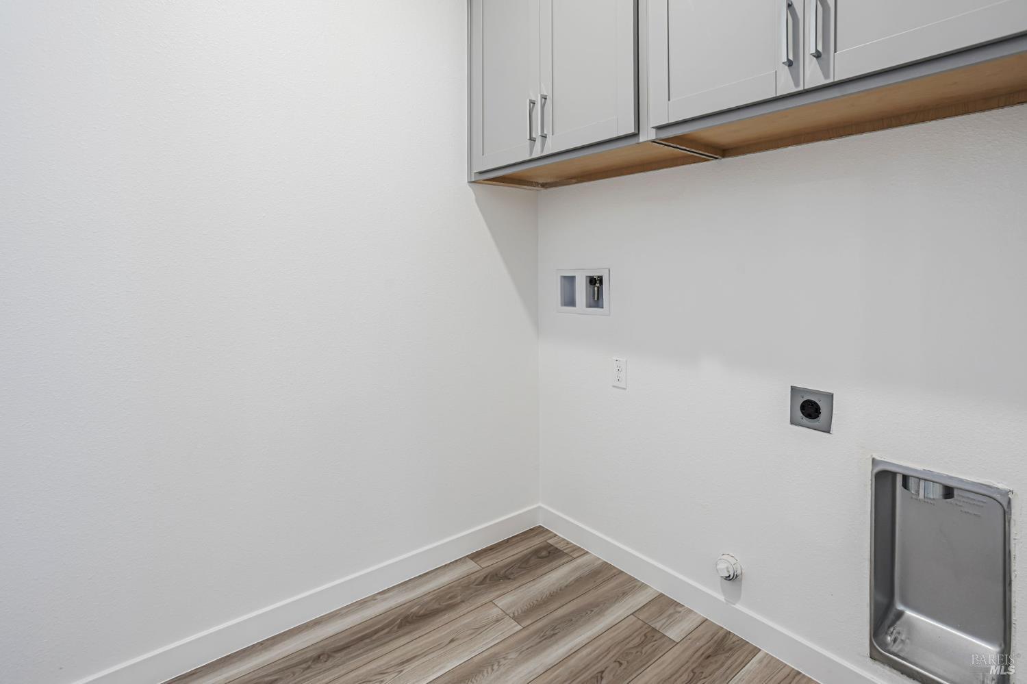 Detail Gallery Image 9 of 12 For 9033 Camino Colegio Rd, Rohnert Park,  CA 94928 - 4 Beds | 3/1 Baths