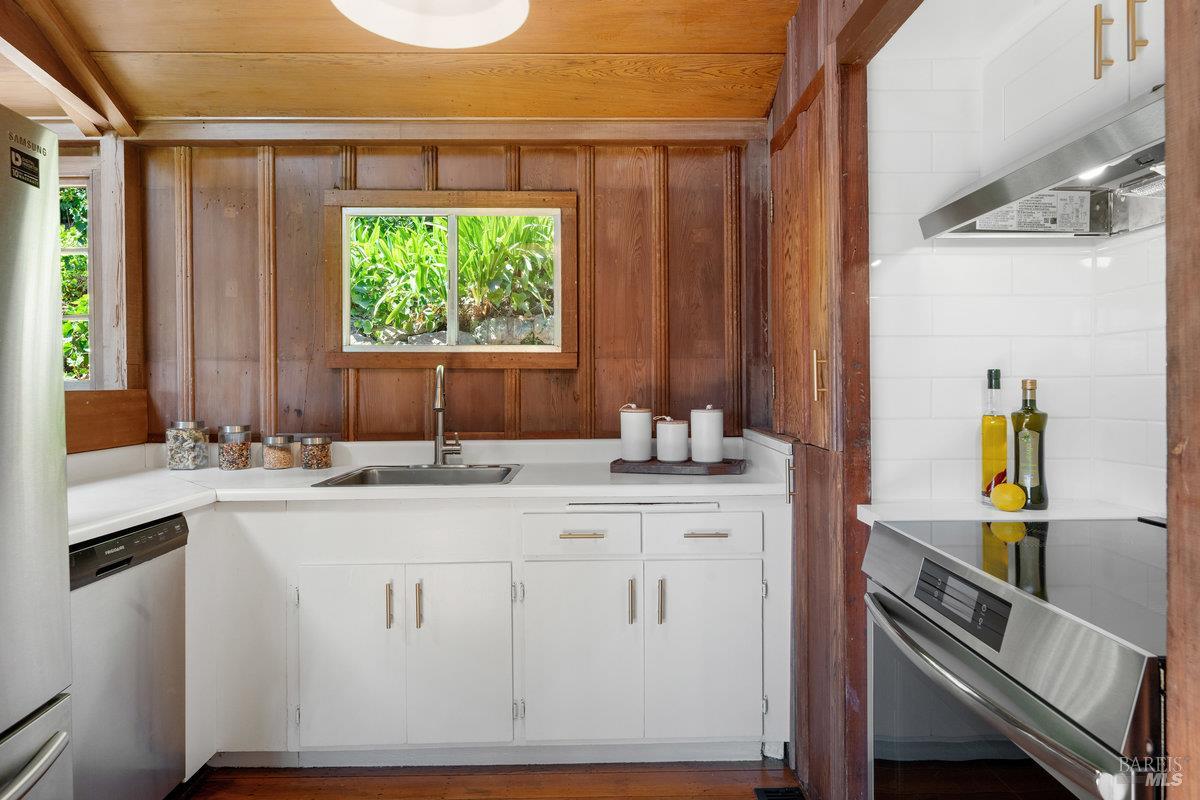 Detail Gallery Image 13 of 47 For 122 Circle Ave, Mill Valley,  CA 94941 - 2 Beds | 2 Baths