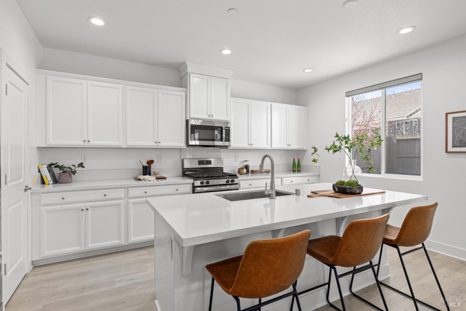 Detail Gallery Image 13 of 37 For 864 Cosmos Dr, Vacaville,  CA 95687 - 4 Beds | 3 Baths