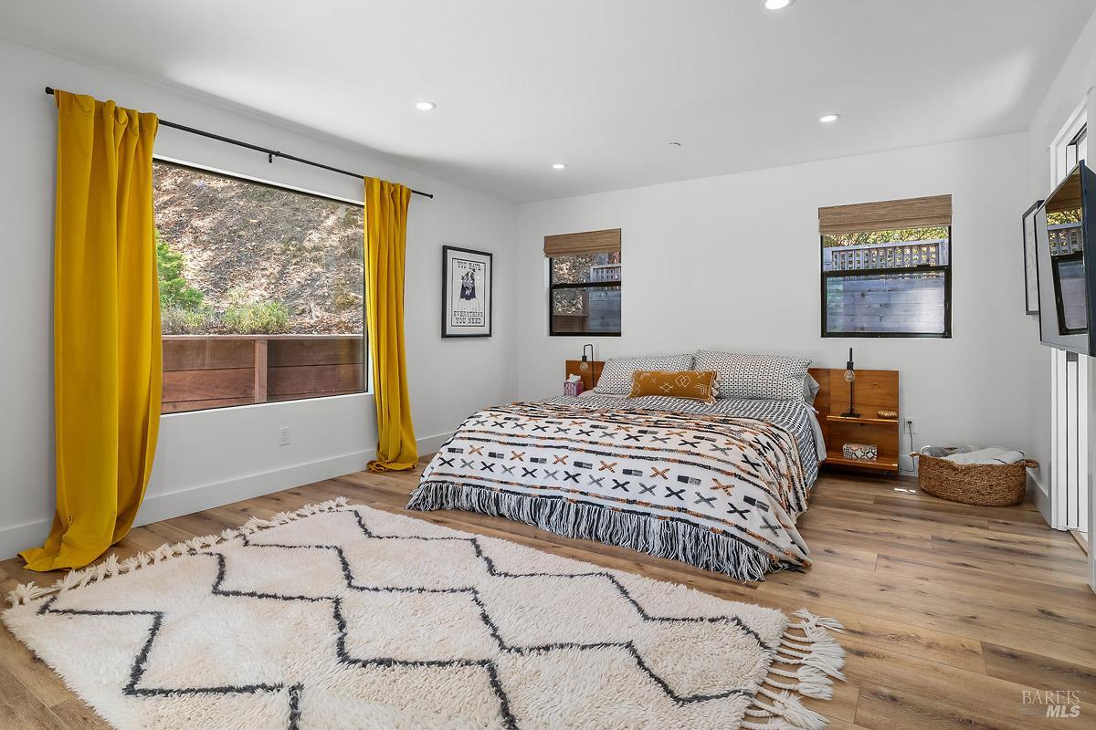 Detail Gallery Image 13 of 40 For 1182 Simmons Ln, Novato,  CA 94945 - 3 Beds | 3 Baths
