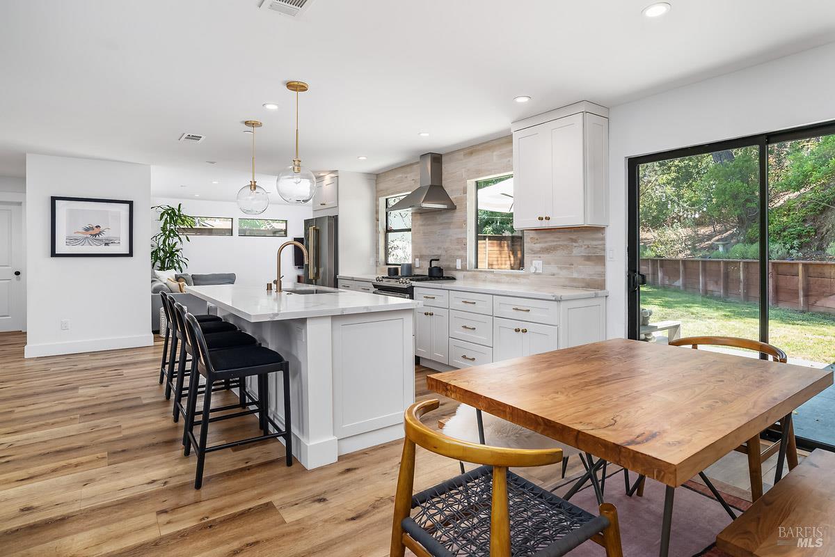 Detail Gallery Image 6 of 40 For 1182 Simmons Ln, Novato,  CA 94945 - 3 Beds | 3 Baths