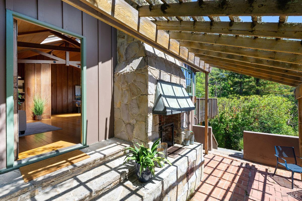 Detail Gallery Image 3 of 47 For 122 Circle Ave, Mill Valley,  CA 94941 - 2 Beds | 2 Baths