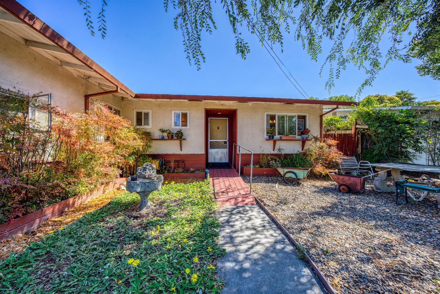 Detail Gallery Image 7 of 48 For 55 Burlington Dr, Petaluma,  CA 94952 - 3 Beds | 2 Baths