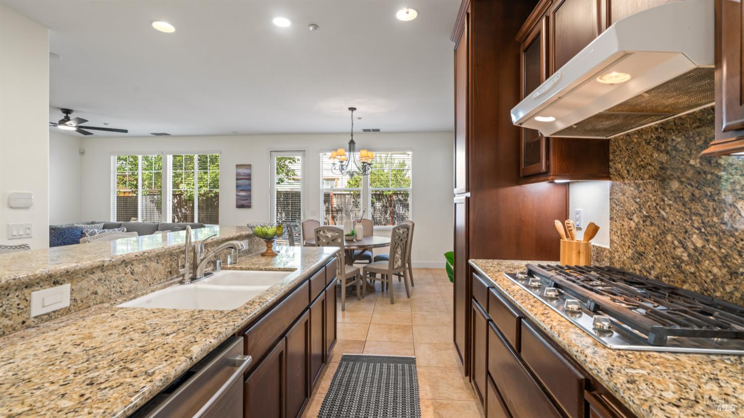 Detail Gallery Image 11 of 53 For 1807 Sage Way, Petaluma,  CA 94954 - 3 Beds | 2/1 Baths