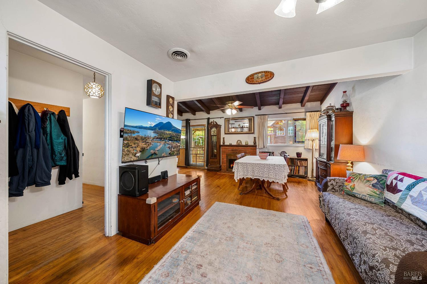 Detail Gallery Image 11 of 48 For 55 Burlington Dr, Petaluma,  CA 94952 - 3 Beds | 2 Baths