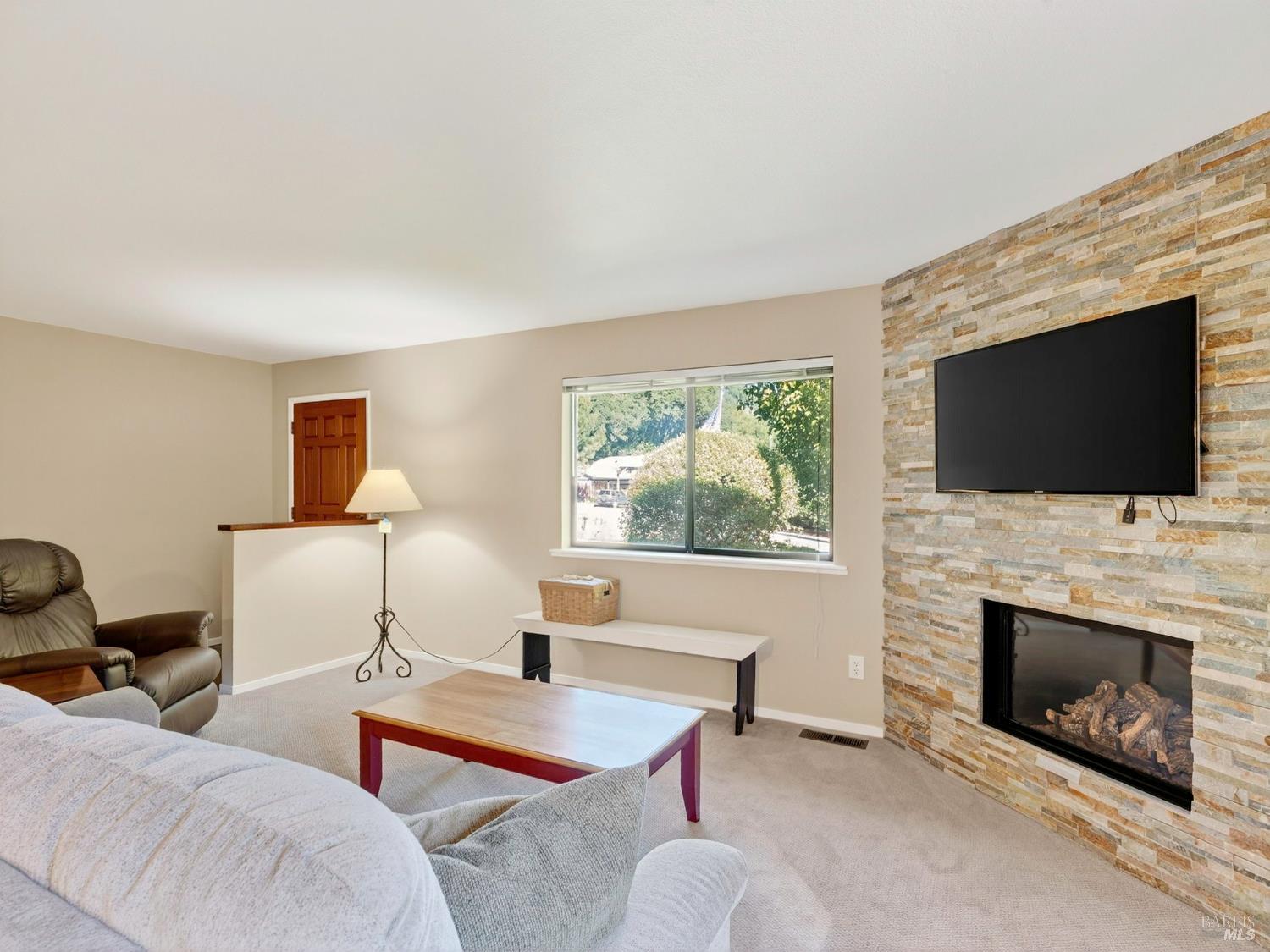 Detail Gallery Image 9 of 47 For 9918 Old Orchard Ln, Upper Lake,  CA 95485 - 2 Beds | 1 Baths