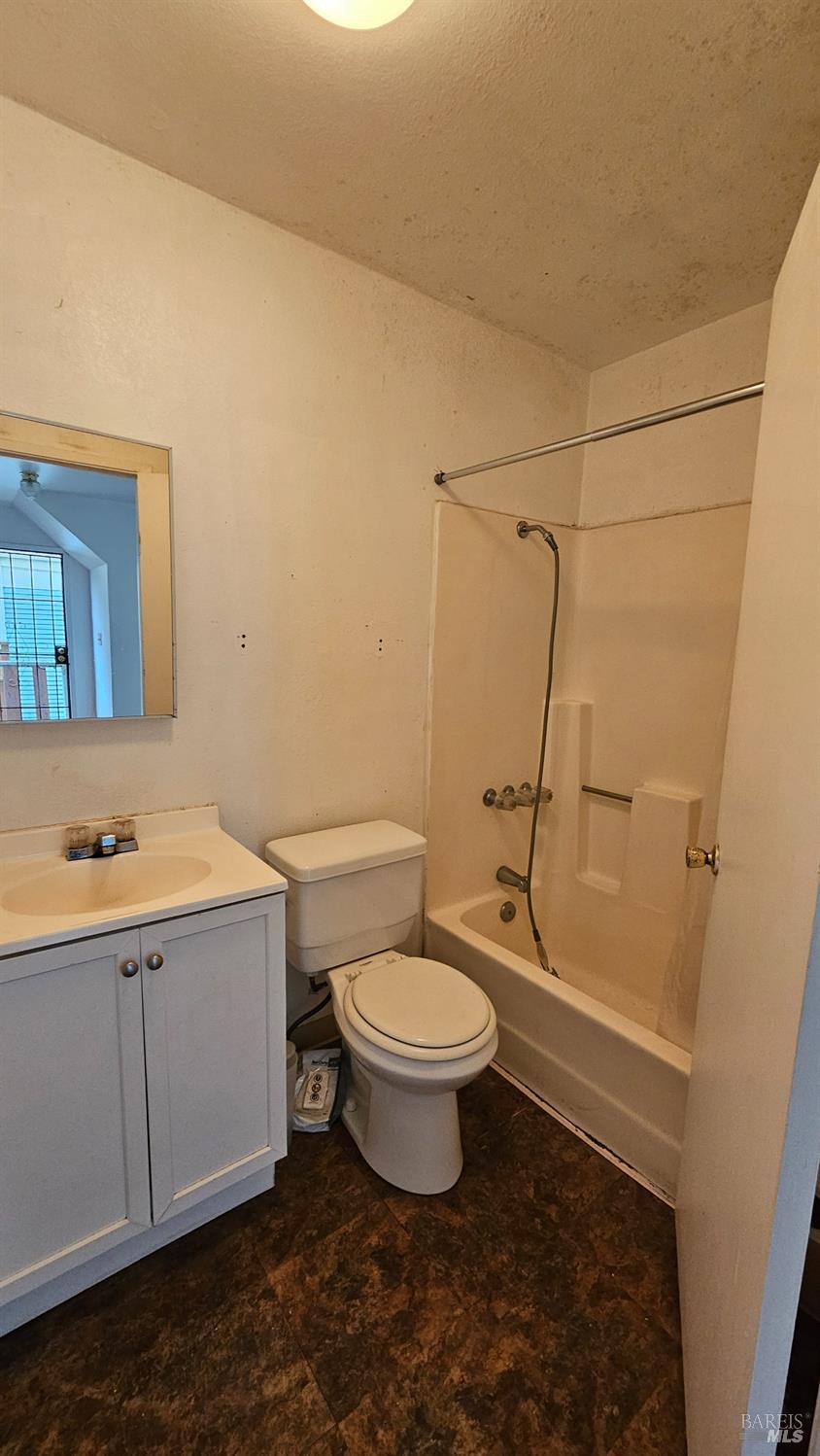 Detail Gallery Image 9 of 9 For 960 62nd St, Oakland,  CA 94608 - 4 Beds | 3 Baths