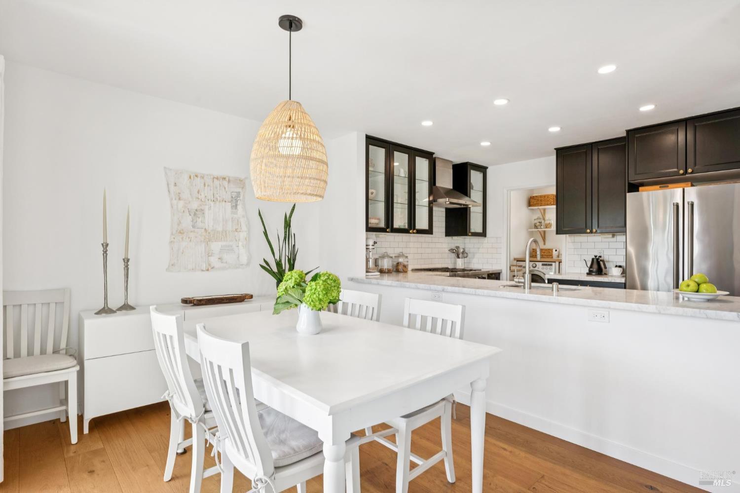 Detail Gallery Image 4 of 21 For 7 Emerson Dr, Mill Valley,  CA 94941 - 2 Beds | 1/1 Baths
