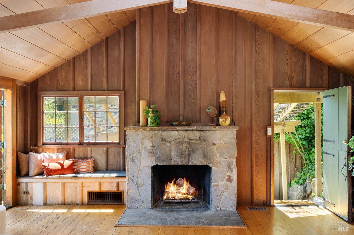 Detail Gallery Image 10 of 47 For 122 Circle Ave, Mill Valley,  CA 94941 - 2 Beds | 2 Baths