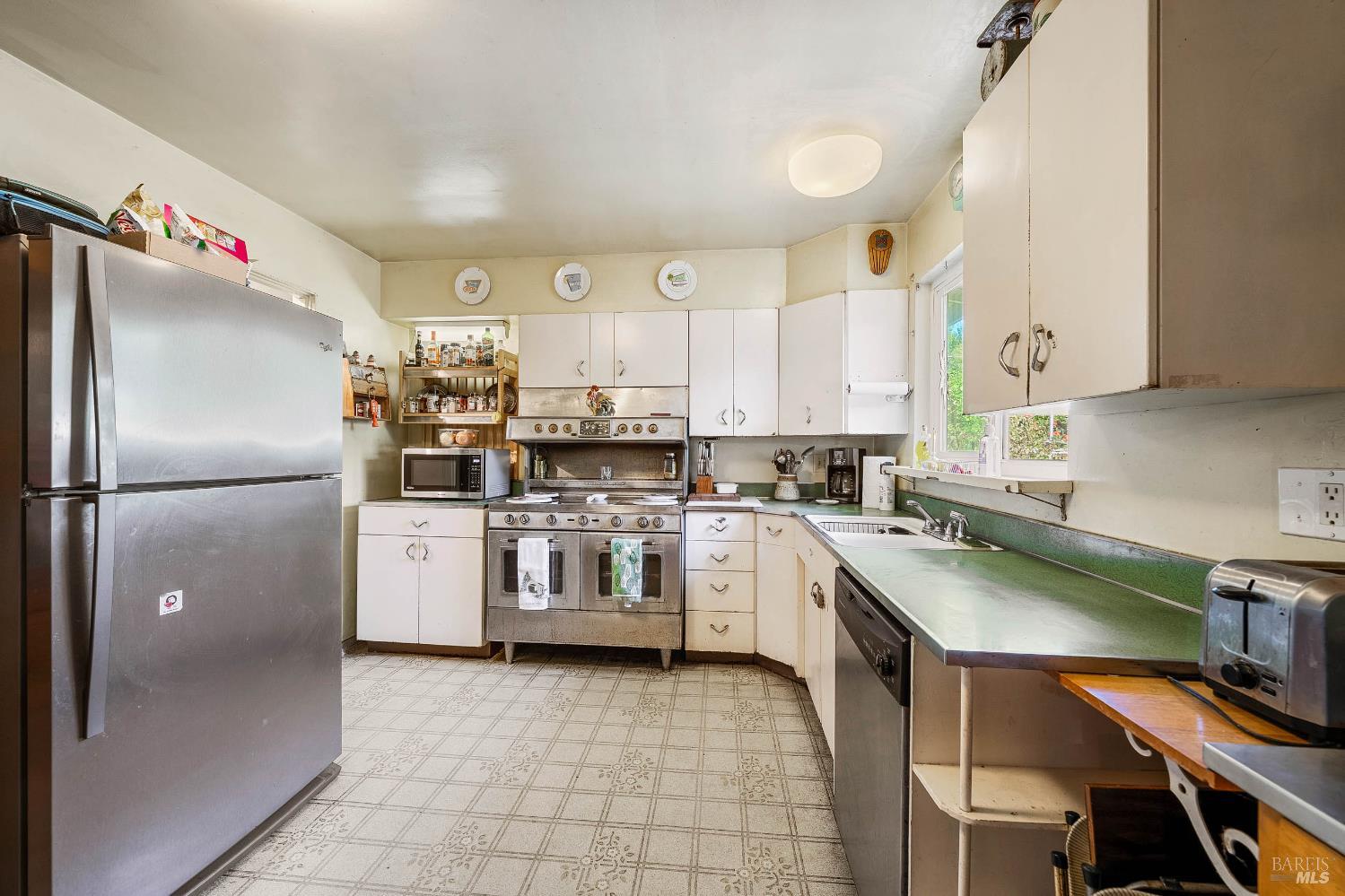 Detail Gallery Image 17 of 48 For 55 Burlington Dr, Petaluma,  CA 94952 - 3 Beds | 2 Baths