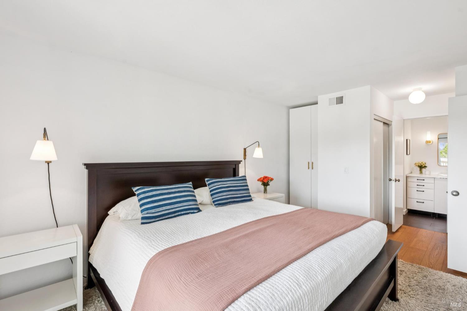 Detail Gallery Image 15 of 21 For 7 Emerson Dr, Mill Valley,  CA 94941 - 2 Beds | 1/1 Baths