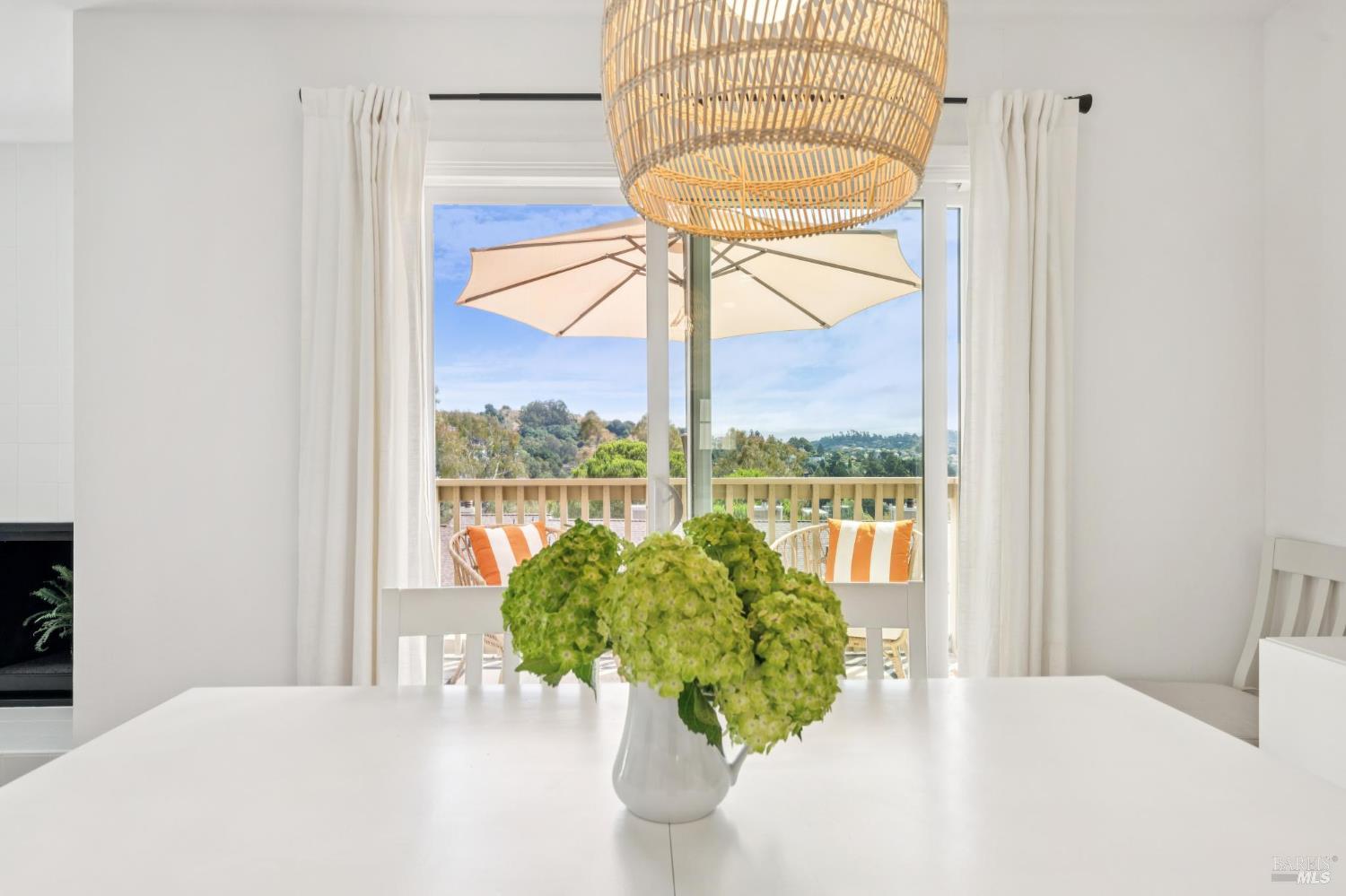 Detail Gallery Image 9 of 21 For 7 Emerson Dr, Mill Valley,  CA 94941 - 2 Beds | 1/1 Baths
