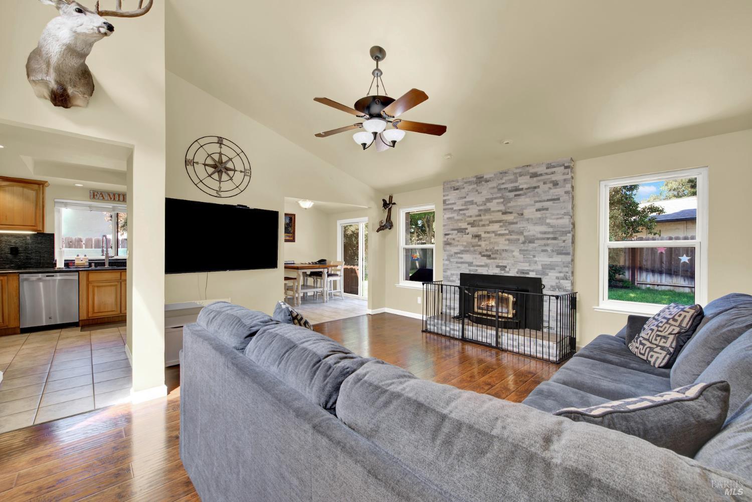 Detail Gallery Image 16 of 73 For 680 Silver Lake Dr, Fairfield,  CA 94534 - 3 Beds | 2 Baths