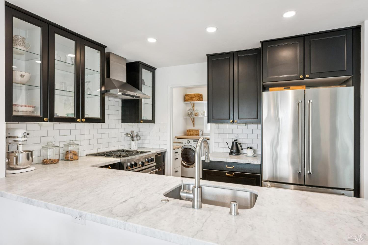 Detail Gallery Image 5 of 21 For 7 Emerson Dr, Mill Valley,  CA 94941 - 2 Beds | 1/1 Baths