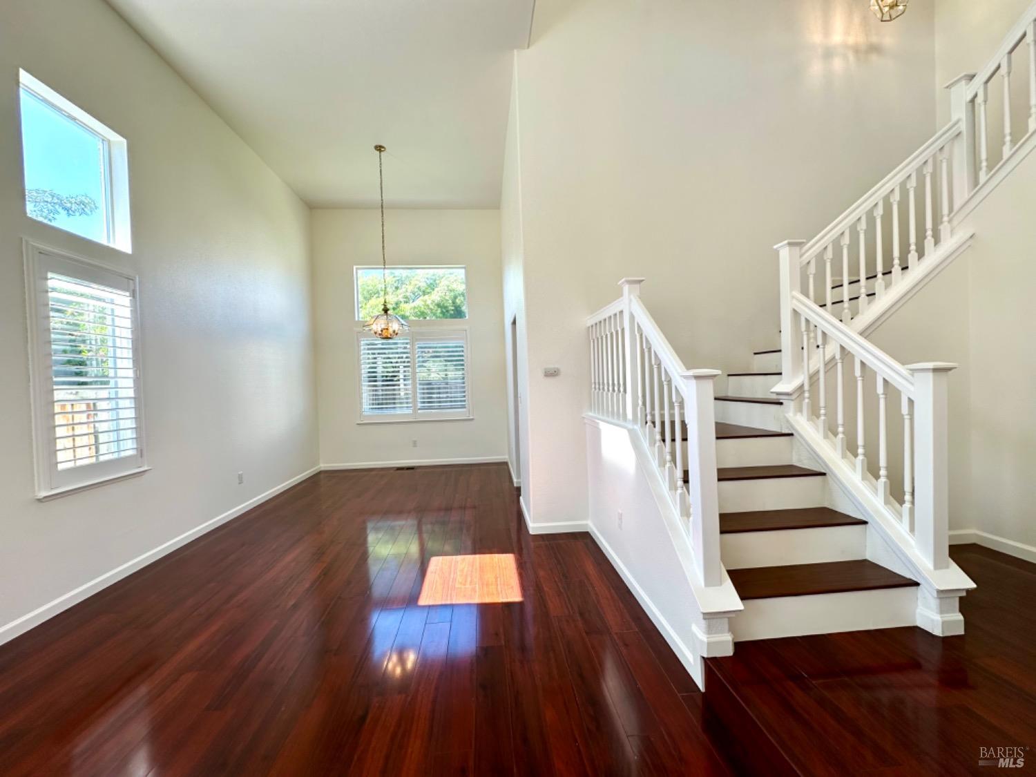 Detail Gallery Image 8 of 68 For 622 Stonehenge Ct, Fairfield,  CA 94534 - 5 Beds | 3 Baths