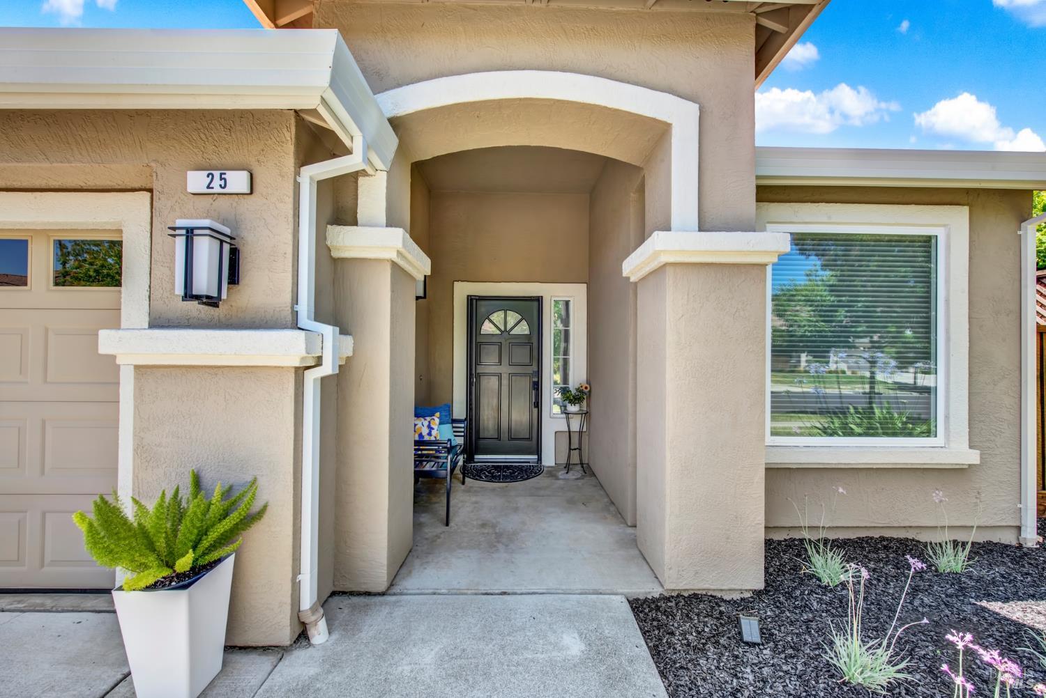 Detail Gallery Image 7 of 27 For 25 Sea Breeze Ct, Napa,  CA 94559 - 3 Beds | 2 Baths