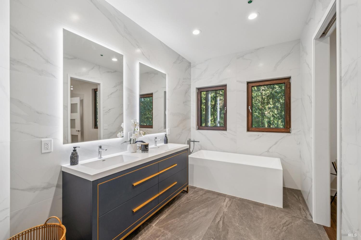 Detail Gallery Image 26 of 78 For 14685 Willow Rd, Rio Nido,  CA 95446 - 3 Beds | 3 Baths