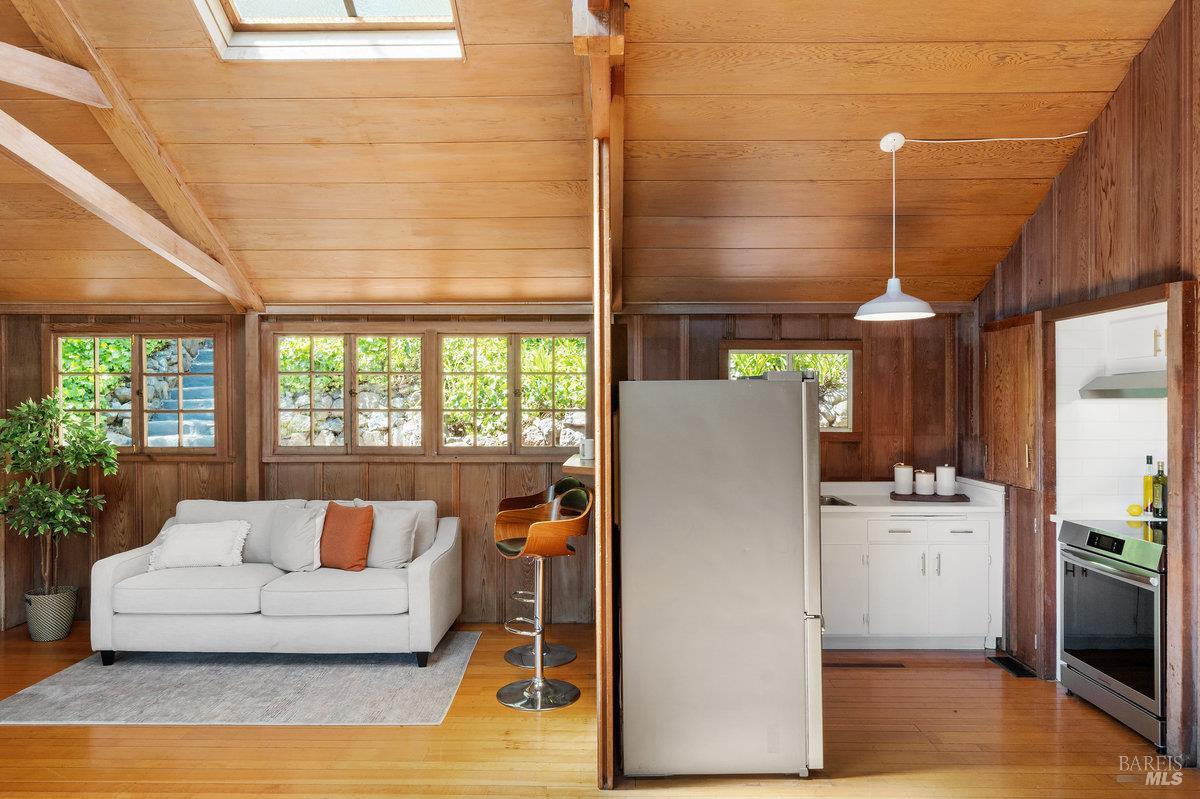 Detail Gallery Image 11 of 47 For 122 Circle Ave, Mill Valley,  CA 94941 - 2 Beds | 2 Baths