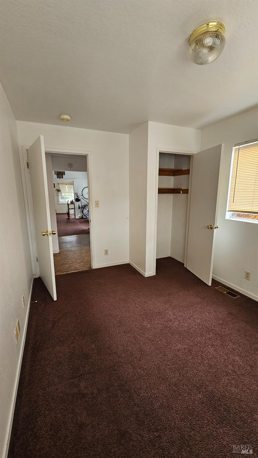 Detail Gallery Image 6 of 9 For 960 62nd St, Oakland,  CA 94608 - 4 Beds | 3 Baths