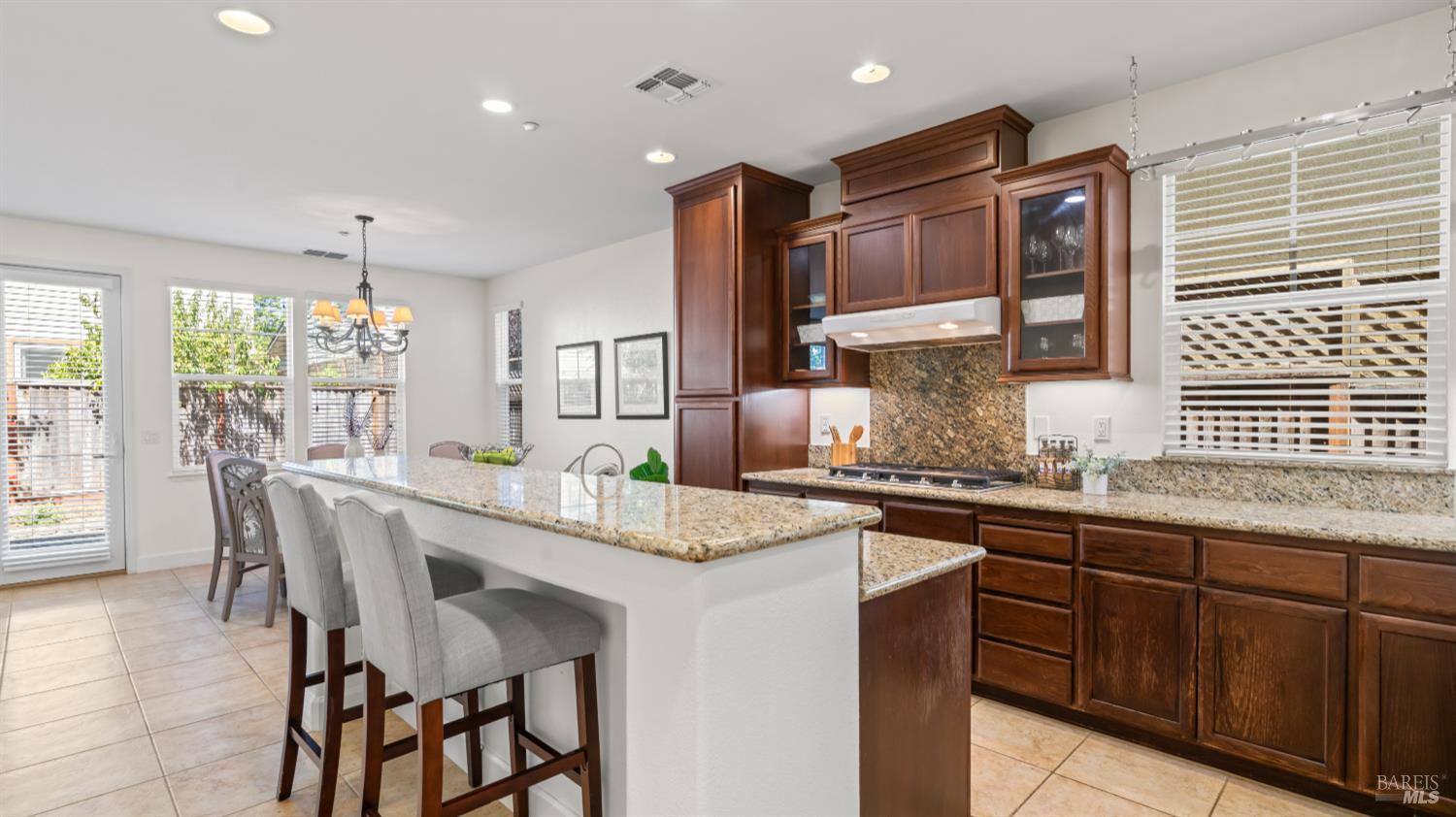 Detail Gallery Image 7 of 53 For 1807 Sage Way, Petaluma,  CA 94954 - 3 Beds | 2/1 Baths
