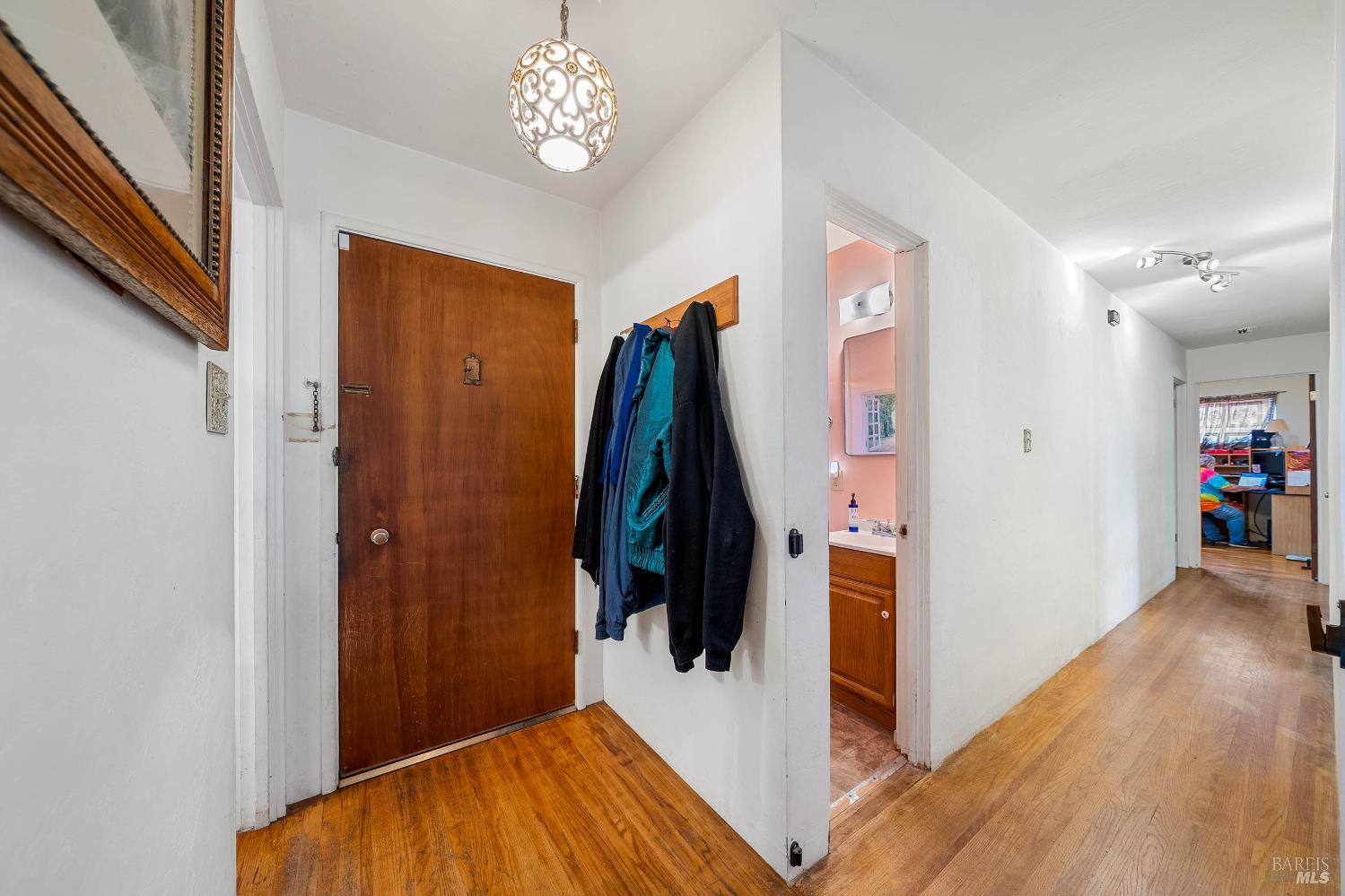 Detail Gallery Image 10 of 48 For 55 Burlington Dr, Petaluma,  CA 94952 - 3 Beds | 2 Baths