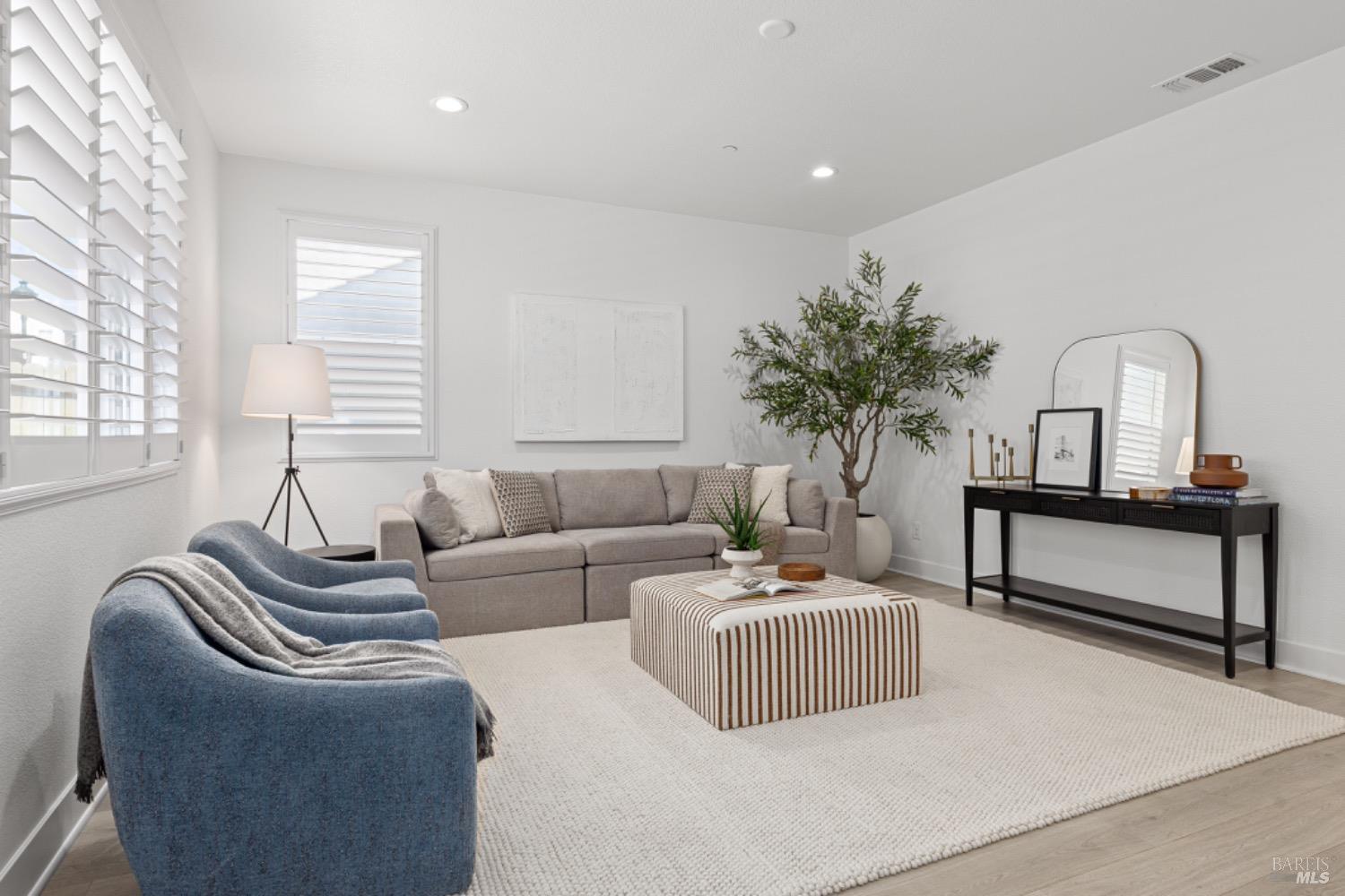 Detail Gallery Image 5 of 37 For 864 Cosmos Dr, Vacaville,  CA 95687 - 4 Beds | 3 Baths