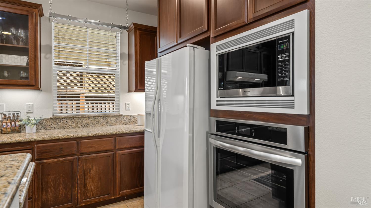 Detail Gallery Image 12 of 53 For 1807 Sage Way, Petaluma,  CA 94954 - 3 Beds | 2/1 Baths
